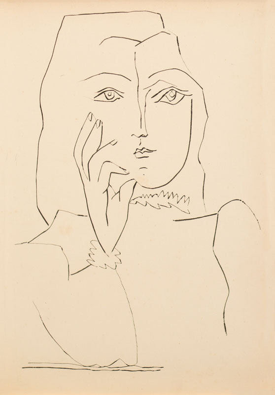 Femme en buste, une main au visage